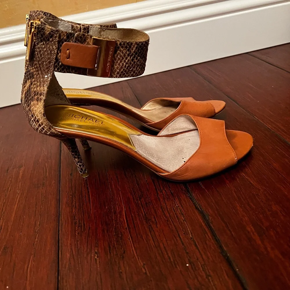 Sandals - Picture 2 of 4
